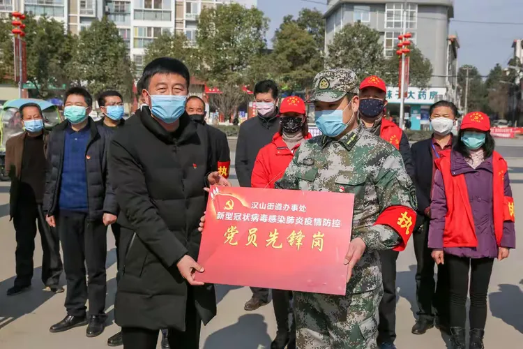 “汉中疫情最新情况” 汉中疫情一刀切层层加码被通报？-第3张图片