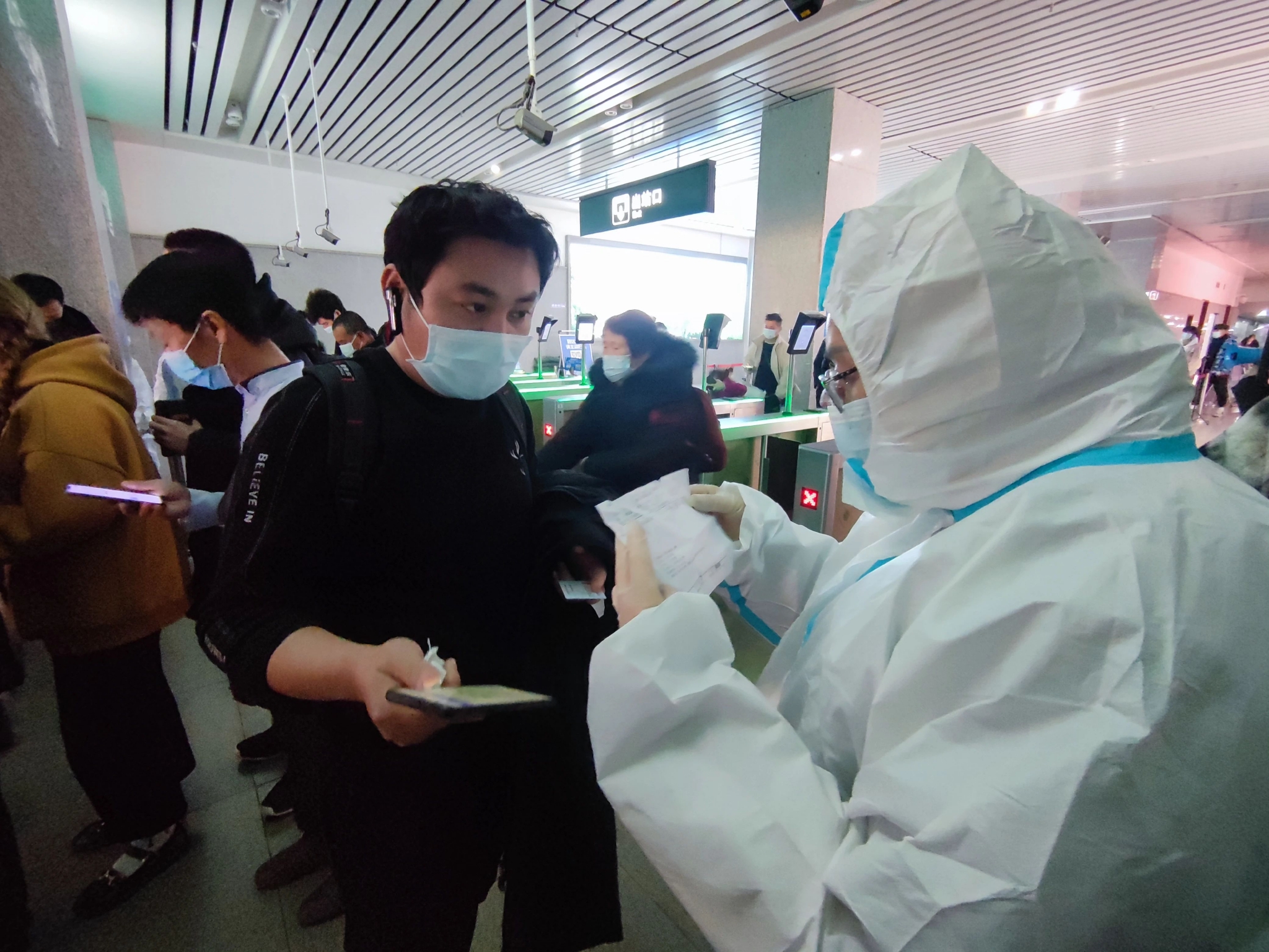 “坐火车需要48小时核酸检测吗” 坐火车需要48小时核酸检测吗现在？-第3张图片