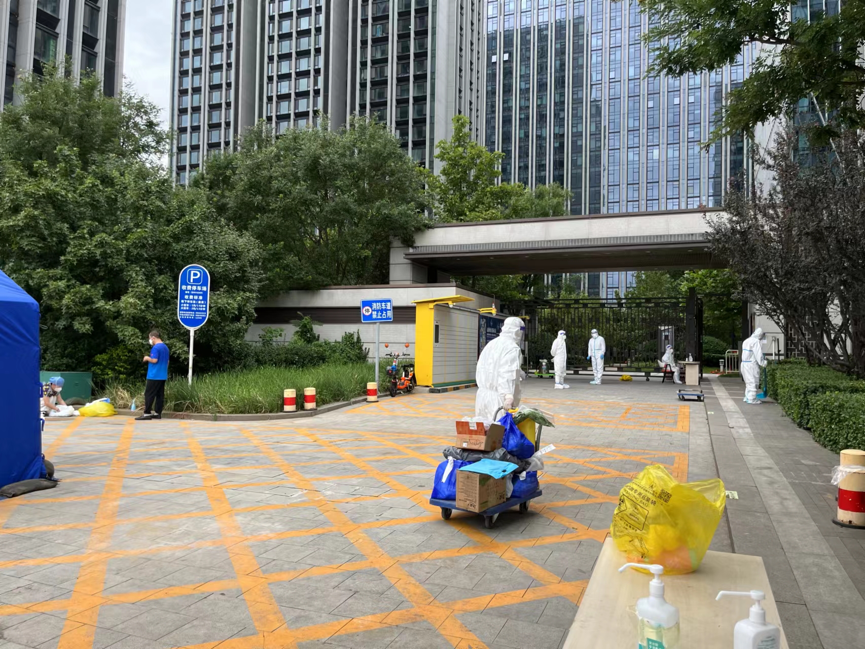 “北京朝阳区一小区现疑似病例” 北京朝阳区突发新闻？
